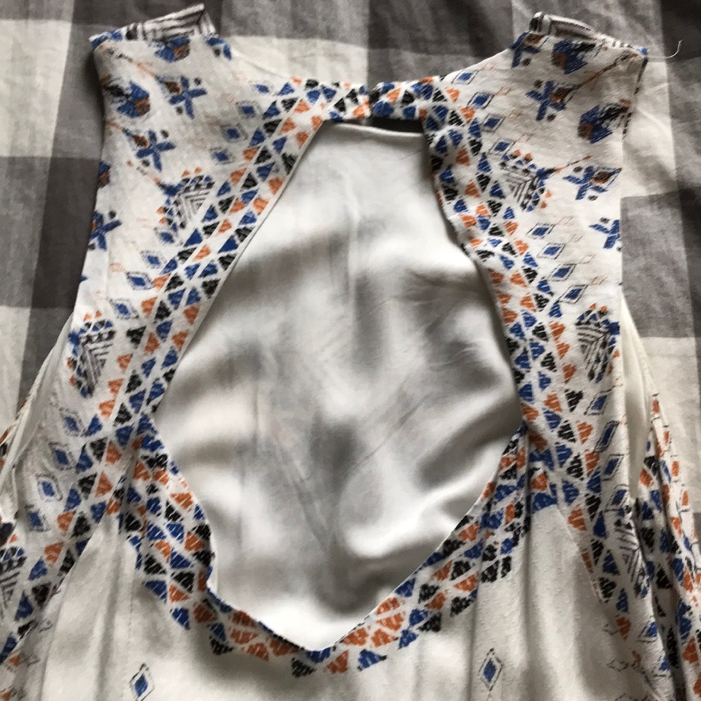 Open back patterned dress - Picture 3 of 4